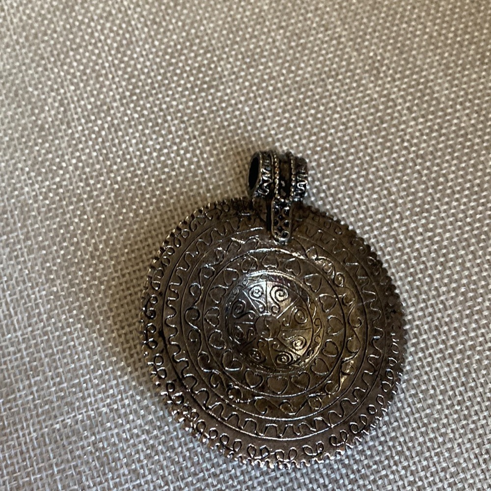 Accessory - Picture 3 of 3
